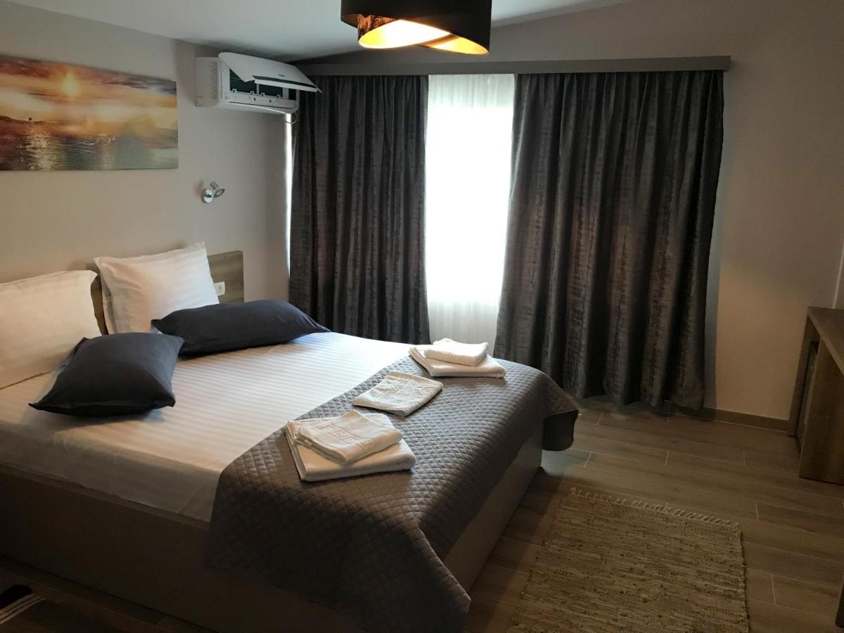 Medusa Mamaia Nord Hotel นาโวดาริ ภายนอก รูปภาพ