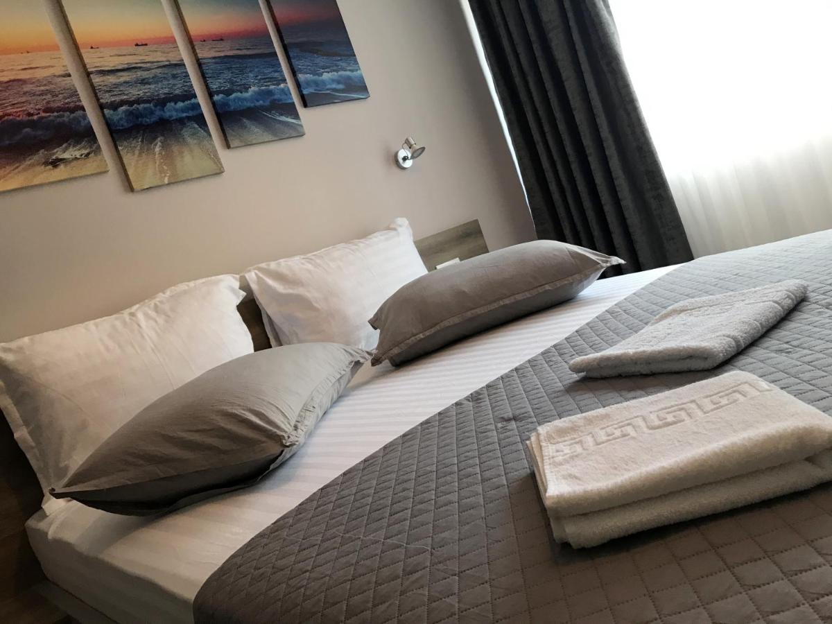 Medusa Mamaia Nord Hotel นาโวดาริ ภายนอก รูปภาพ