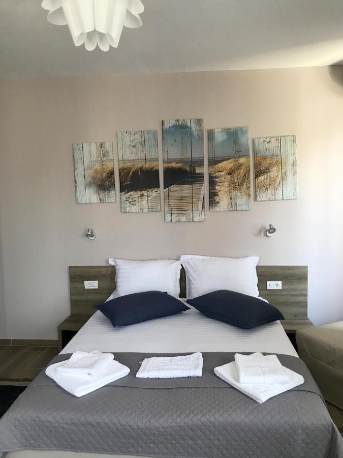 Medusa Mamaia Nord Hotel นาโวดาริ ภายนอก รูปภาพ