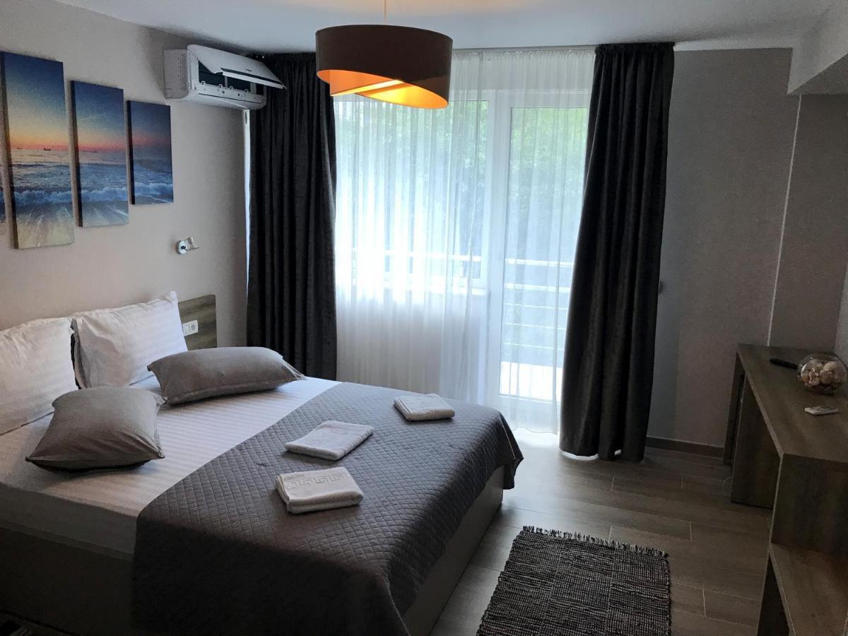Medusa Mamaia Nord Hotel นาโวดาริ ภายนอก รูปภาพ