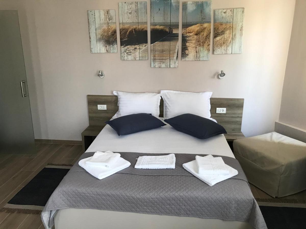 Medusa Mamaia Nord Hotel นาโวดาริ ภายนอก รูปภาพ